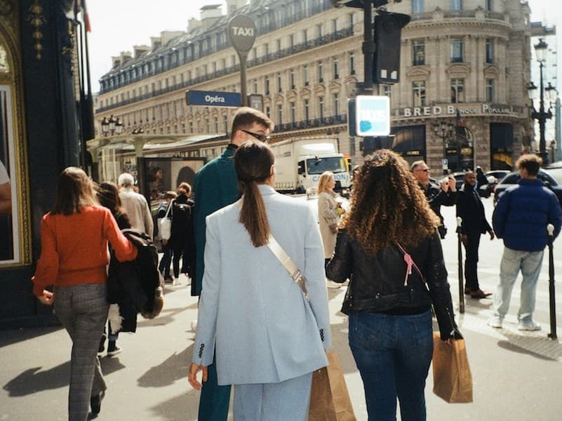 AMERICAN WOMEN IN PARIS